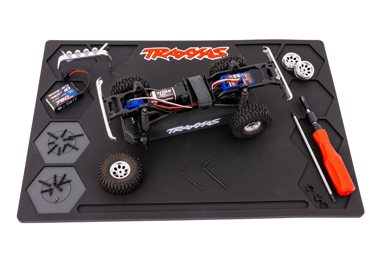 Traxxas 3424 — Traxxas 3424 Small Rubber Pit Mat (13"x19")